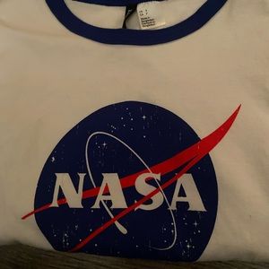 NASA logo tee🌻